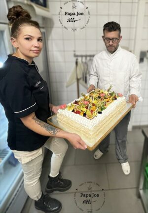 Biscuit fruité tenu par l'équipe de cuisine du restaurant traiteur italien Papa Joe à Cernay dans le Haut-Rhin en Alsace