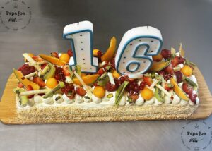 Gâteau anniversaire biscuit fruité du restaurant traiteur italien Papa Joe à Cernay dans le Haut-Rhin en Alsace