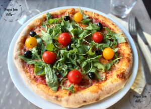 Pizza margherita du restaurant italien Papa Joe à Cernay dans le Haut-Rhin en Alsace